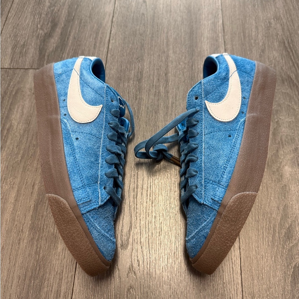 Nike Blazer Low Book Devin Booker Chevrolet QS Surf Blue HV2197-400 Men’s